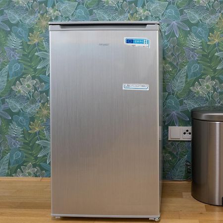 Private Room With Ac- Microwave, Personal Fridge & Metro Access - 7 Min To Center Wenen Buitenkant foto