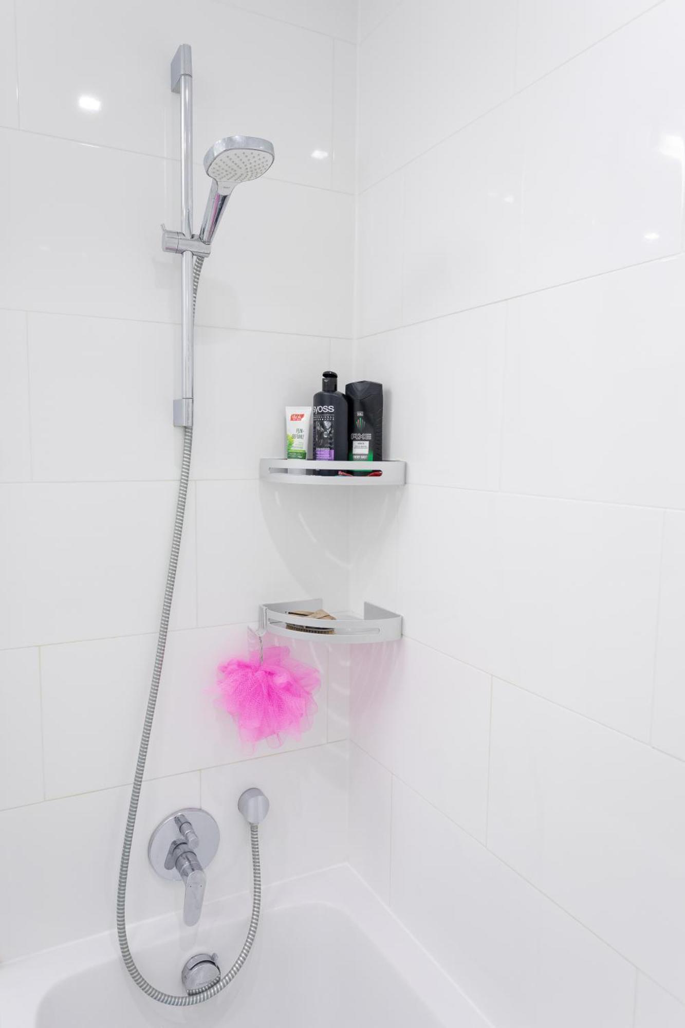 Private Room With Ac- Microwave, Personal Fridge & Metro Access - 7 Min To Center Wenen Buitenkant foto