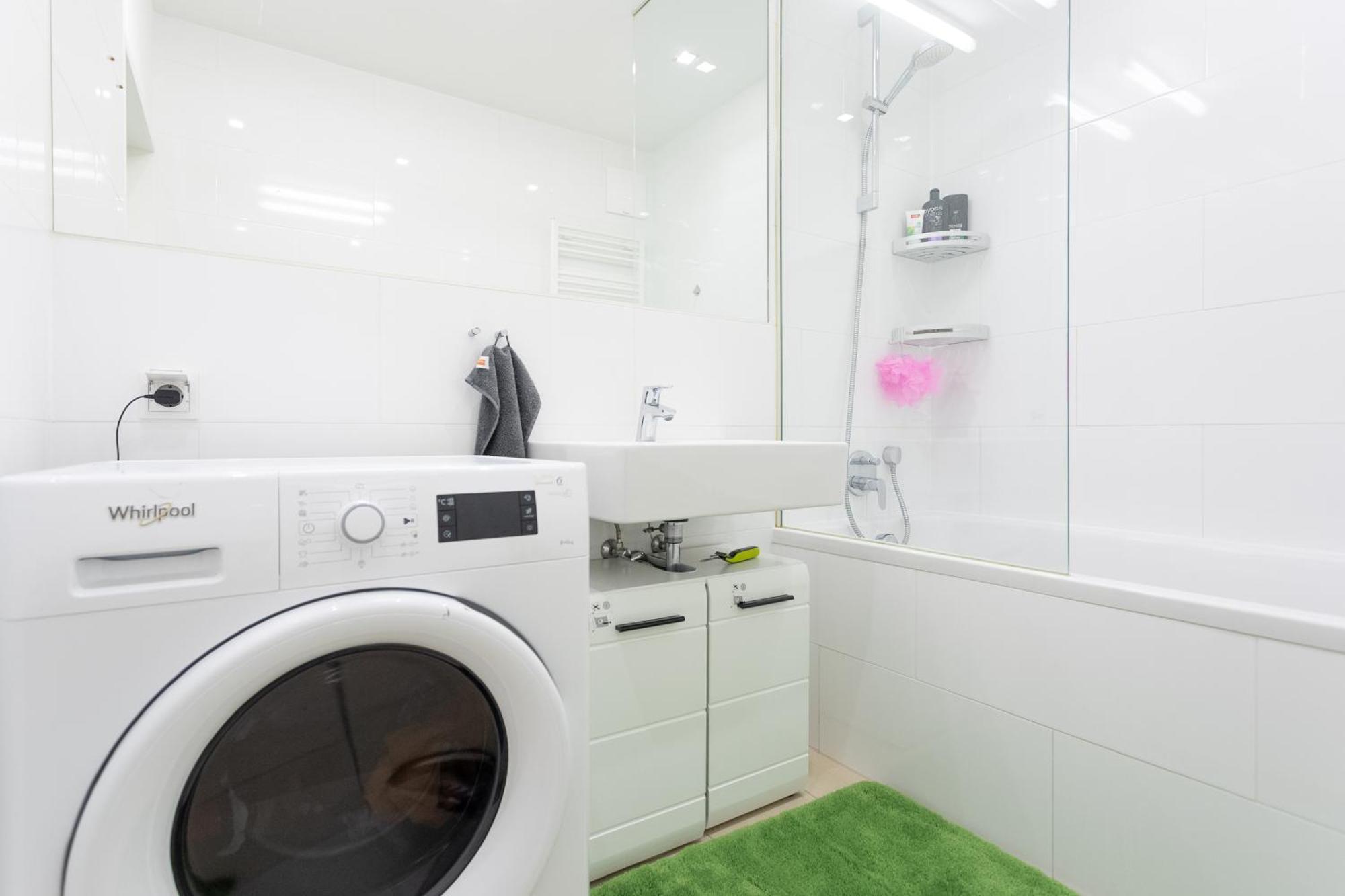 Private Room With Ac- Microwave, Personal Fridge & Metro Access - 7 Min To Center Wenen Buitenkant foto