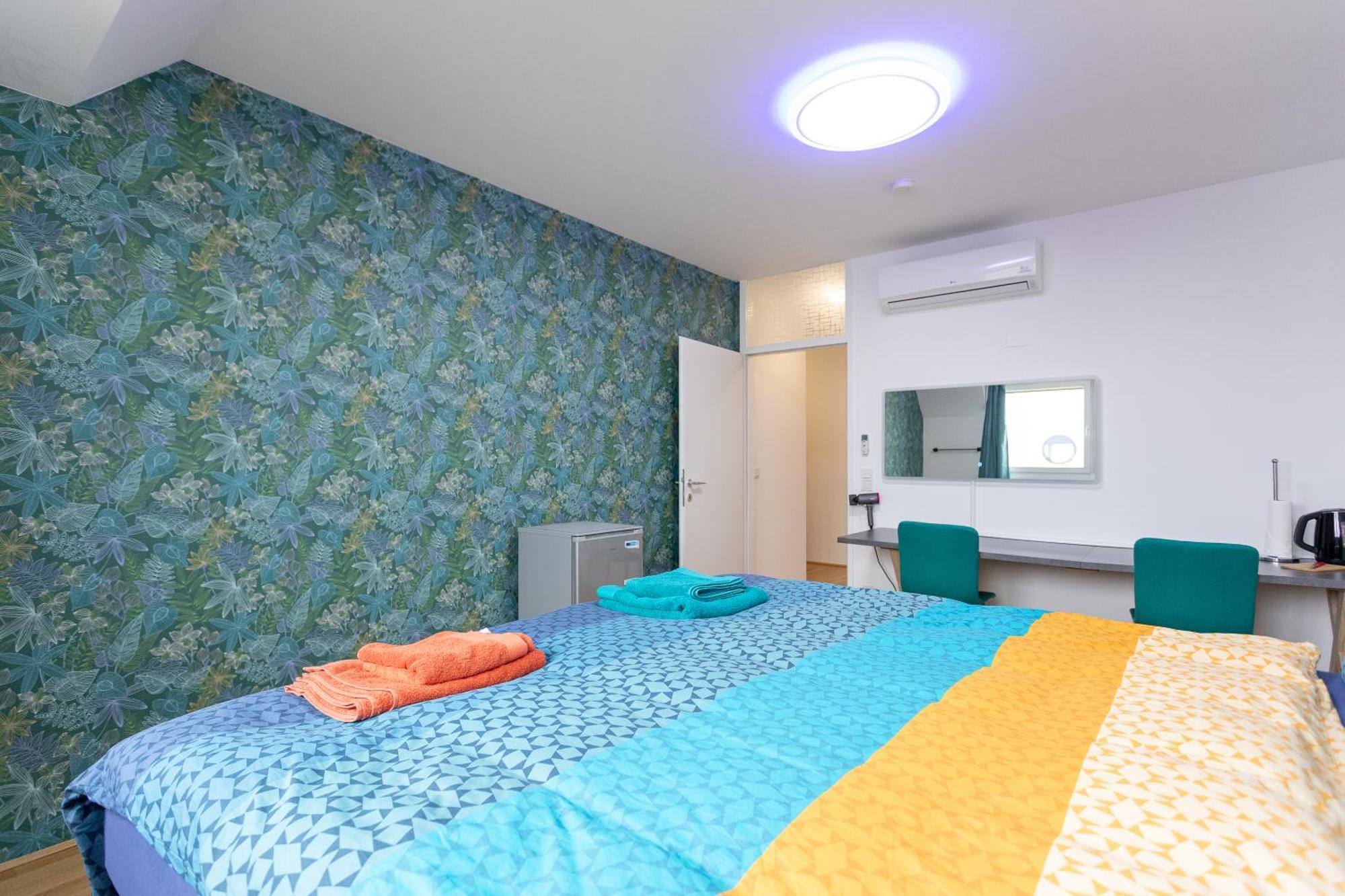 Private Room With Ac- Microwave, Personal Fridge & Metro Access - 7 Min To Center Wenen Buitenkant foto