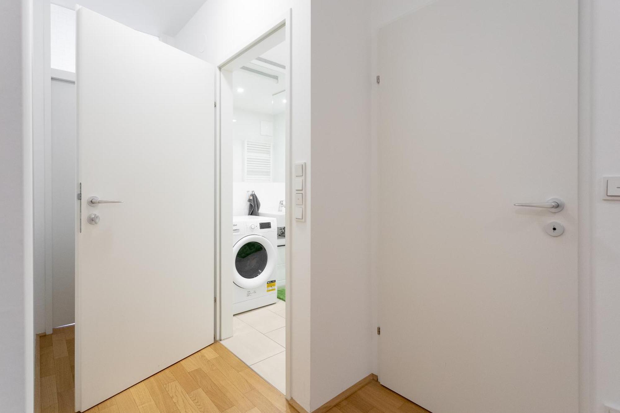 Private Room With Ac- Microwave, Personal Fridge & Metro Access - 7 Min To Center Wenen Buitenkant foto