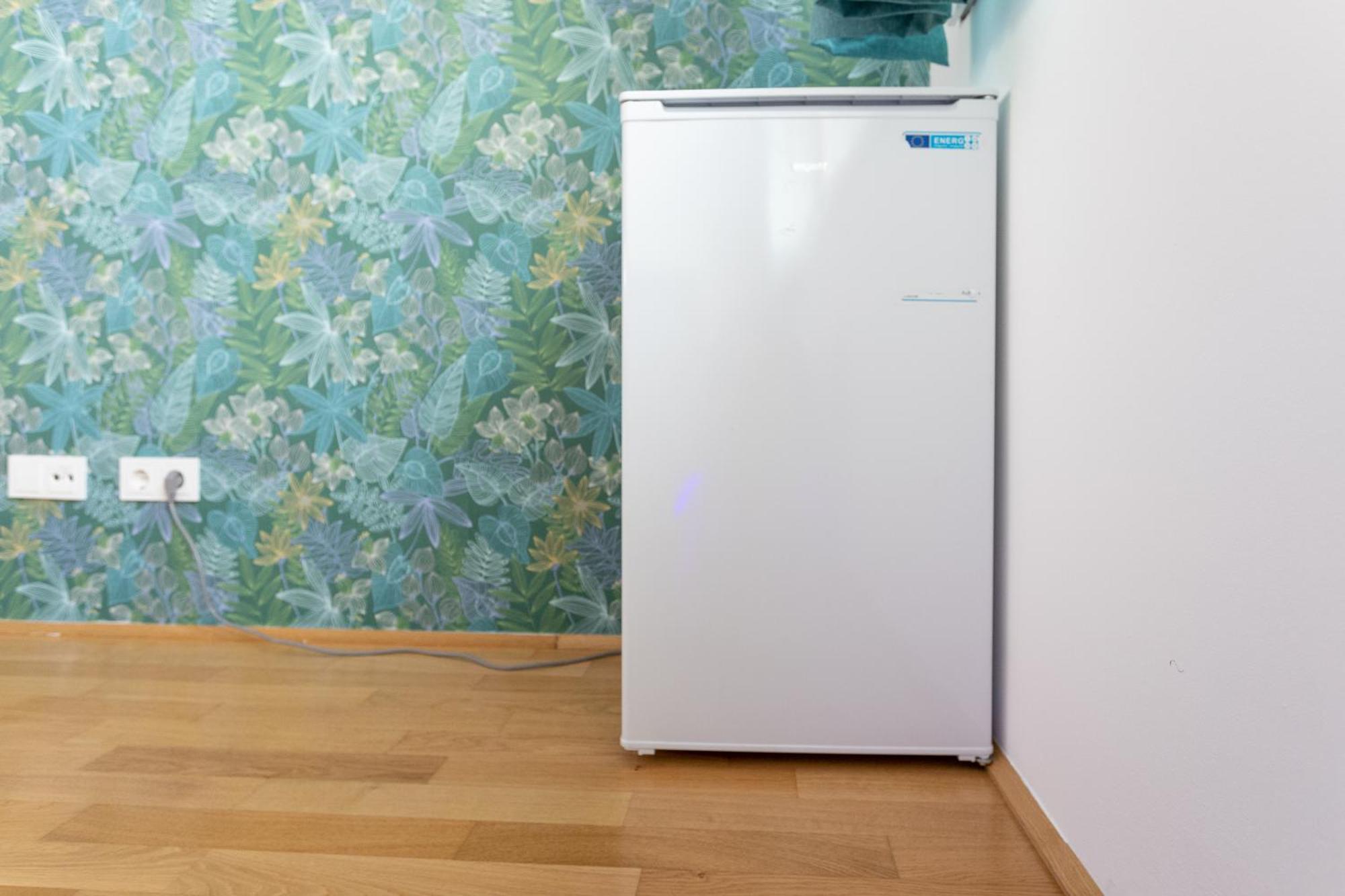 Private Room With Ac- Microwave, Personal Fridge & Metro Access - 7 Min To Center Wenen Buitenkant foto