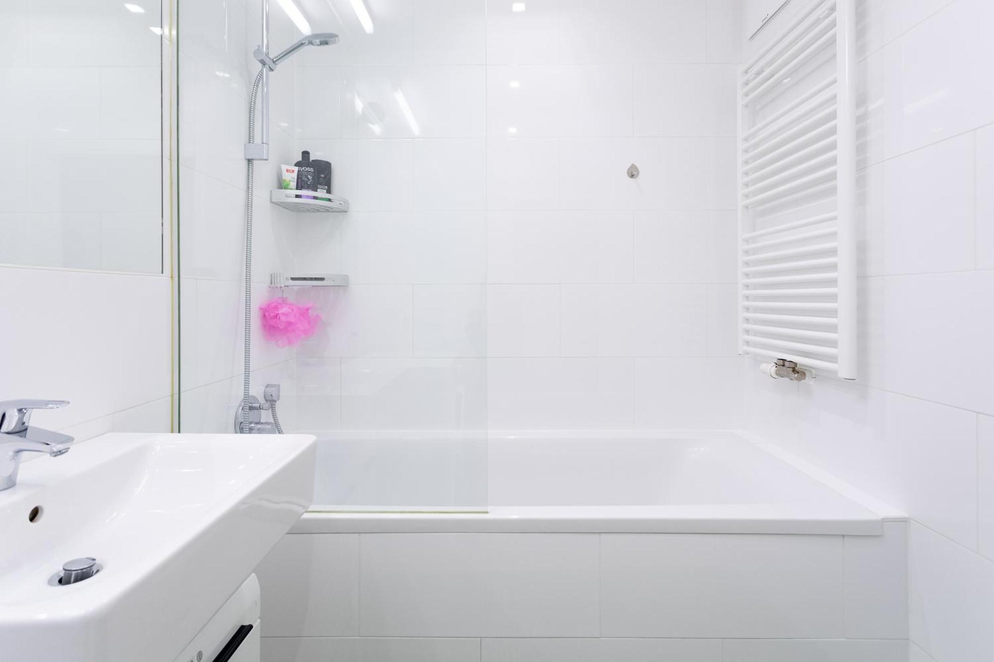 Private Room With Ac- Microwave, Personal Fridge & Metro Access - 7 Min To Center Wenen Buitenkant foto